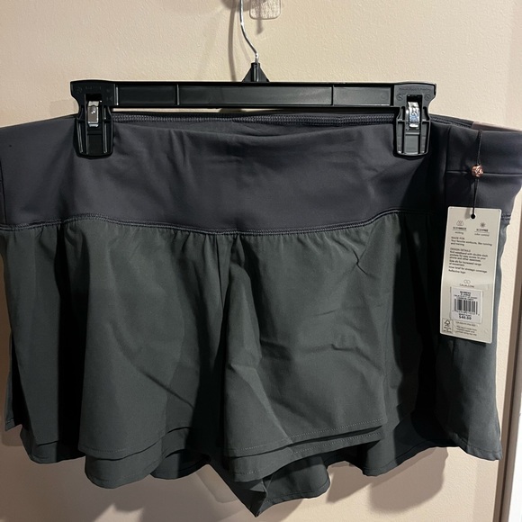 Calia by Carrie Underwood Kick It Up Performance Shorts~Size XL~Side Slit NWT - Picture 2 of 8